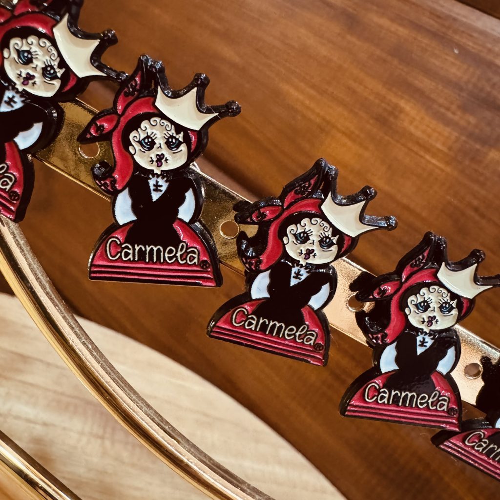 PINS CARMELA♥️