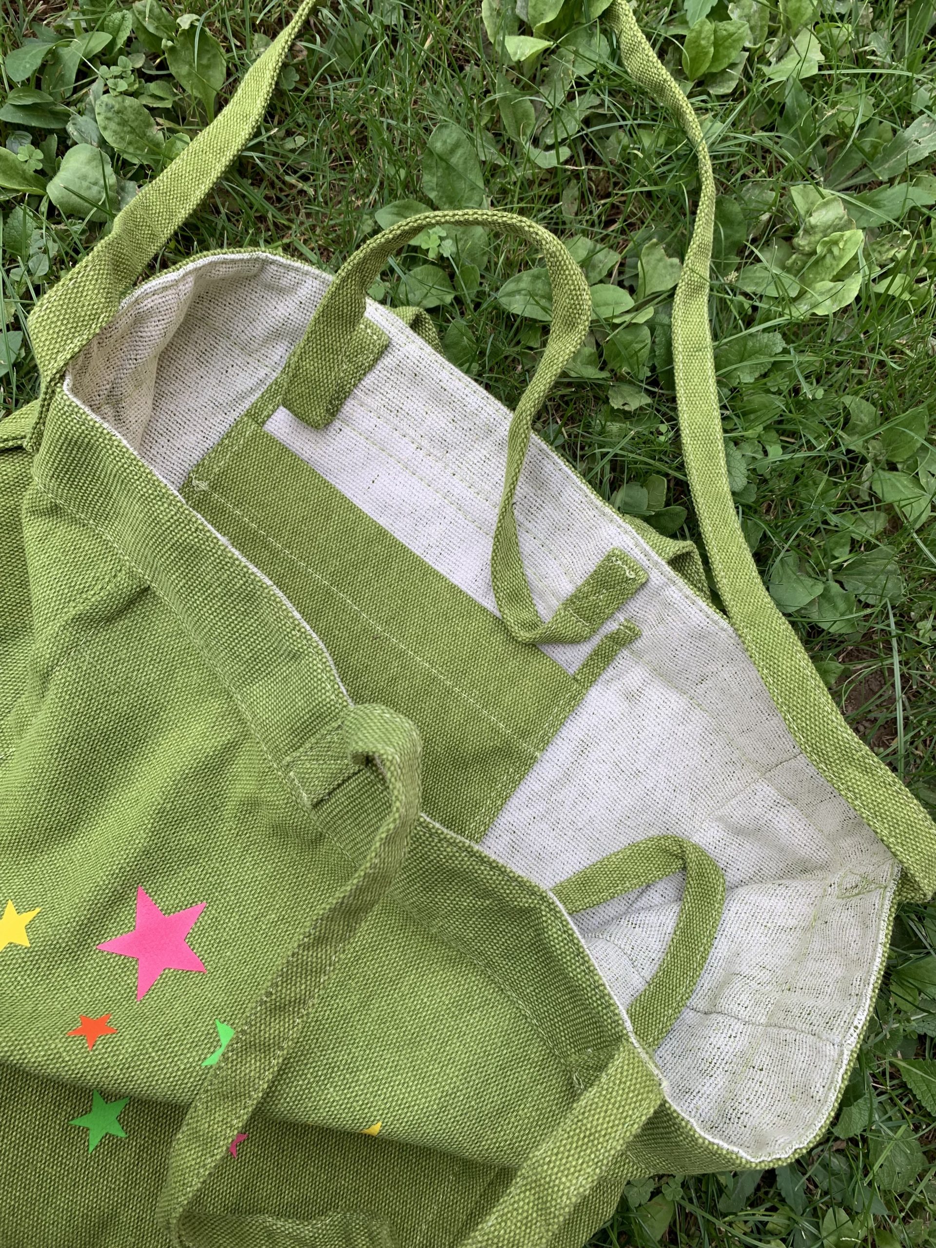 BOLSO TOTE CARMELA VERDE ESTRELLAS - Imagen 2